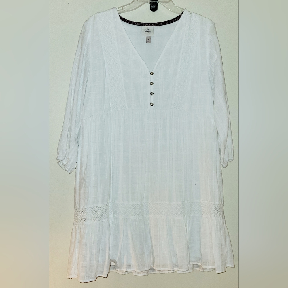 Elegant White V-Neck Dress